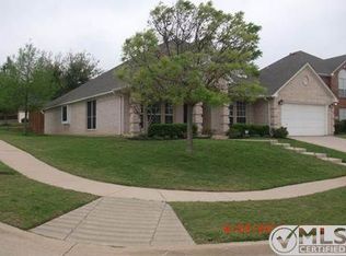 6208 Parkside Dr, Arlington, TX 76001
