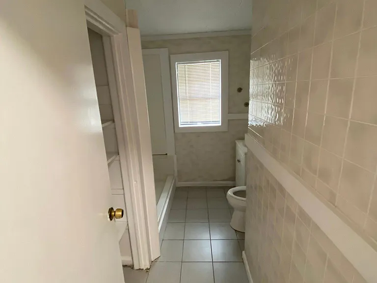 207 Harcourt Ave — Photo 13
