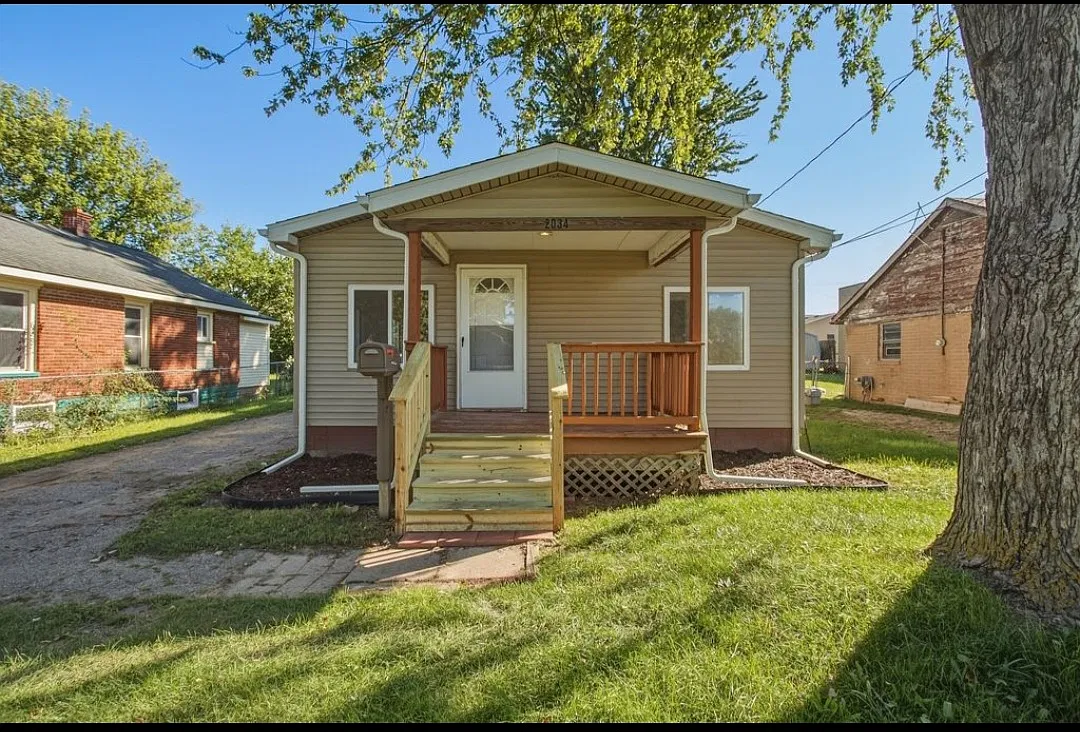 Charming 2-Bedroom Home in Burton- Pet-Friendly Comfort at Just $1200/mo! — Photo 1