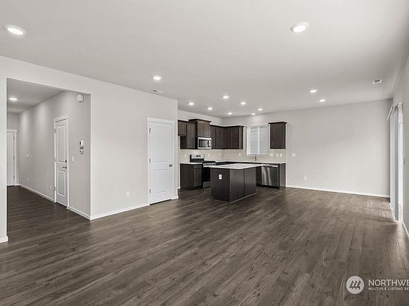 5th image of 10815 188th Street E #1009