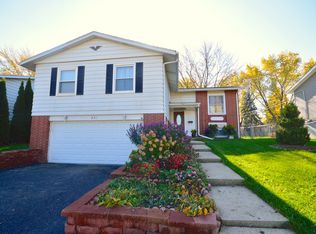 851 W Maple Ave, Mundelein, IL