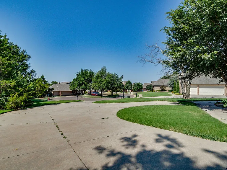3341 Heritage Green Cir — Photo 5