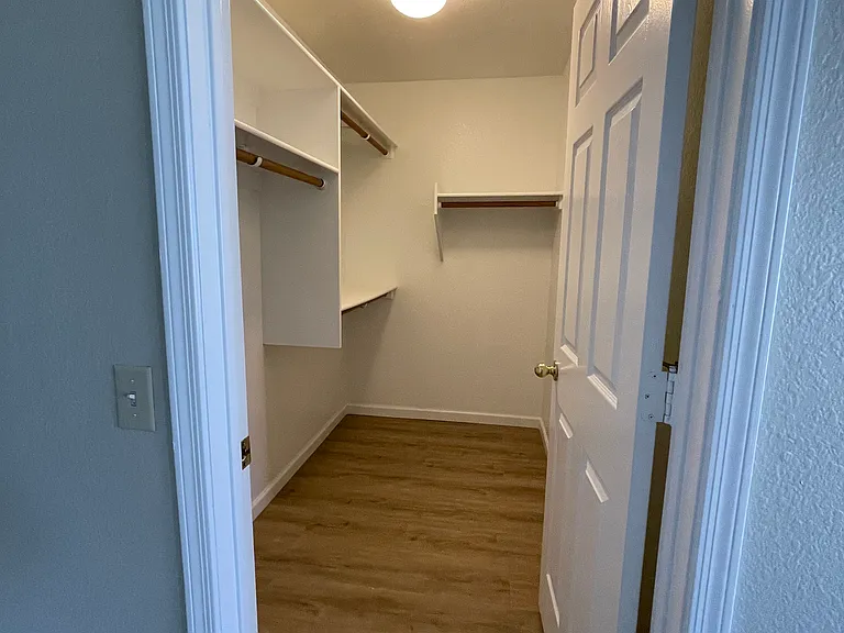 742 N Slate St — Photo 14