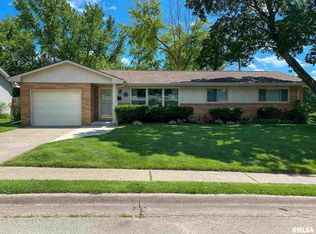 1371 Tomahawk Dr, Dubuque, IA 52003