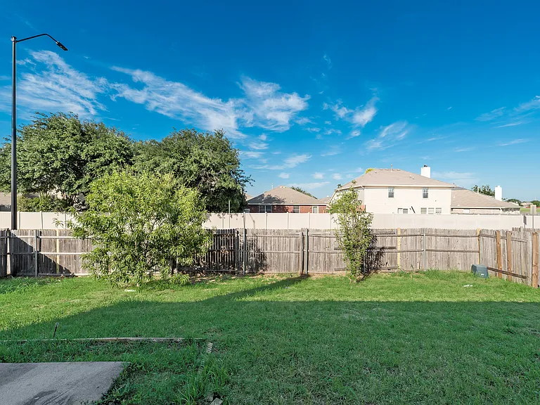 7437 Diamond Springs Trl — Photo 18