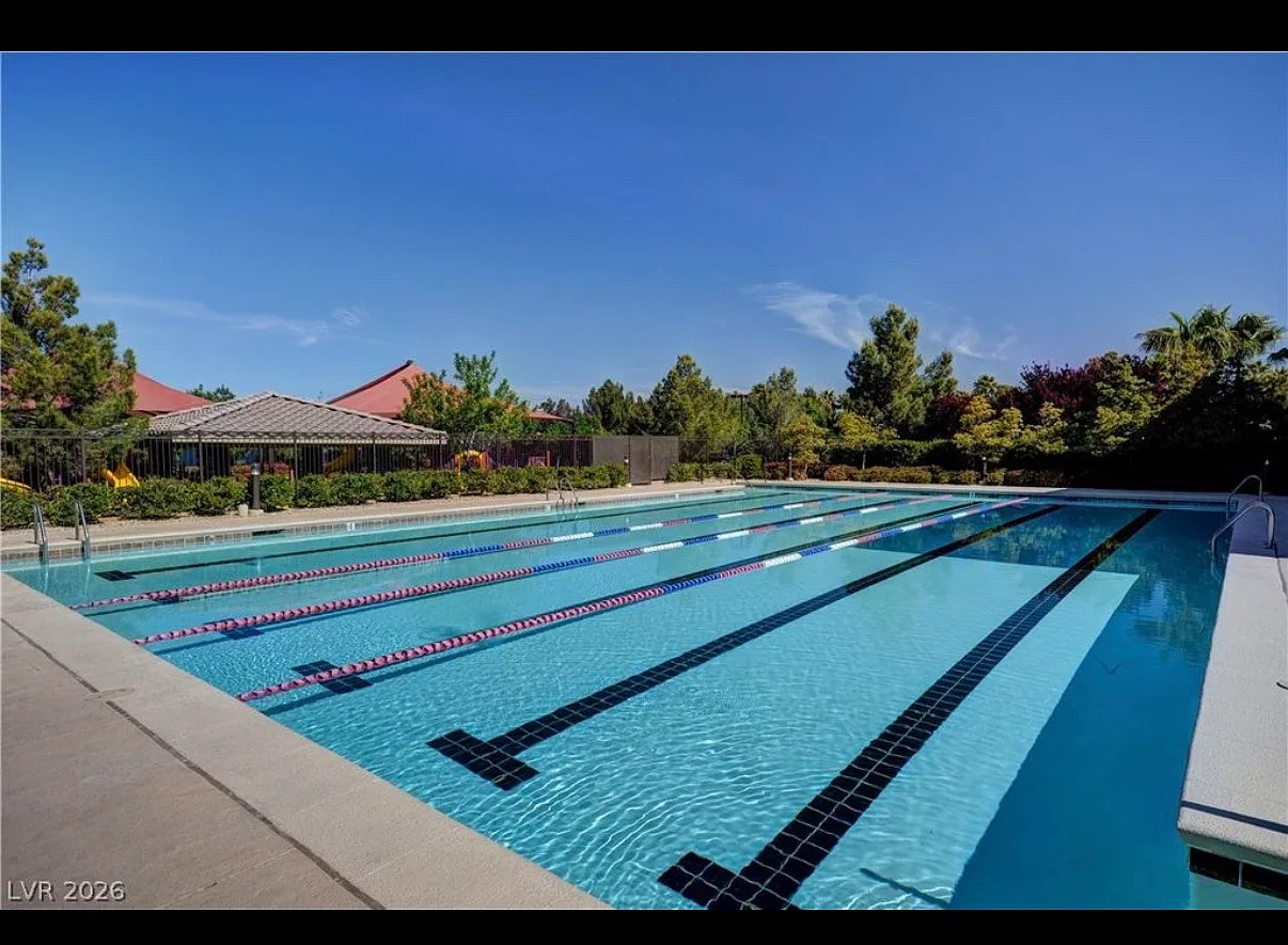 4 bed, 2405 sqft, $2,600 — Photo 4