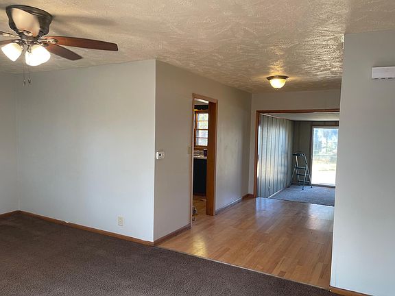 3rd image of 829 E Jewell Ave
