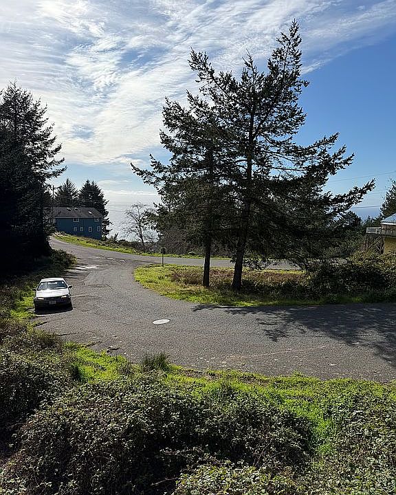 19 Vista Dr has Ocean Views!