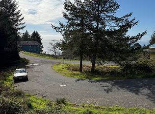 19 Vista Rd, Whitethorn, CA 95589