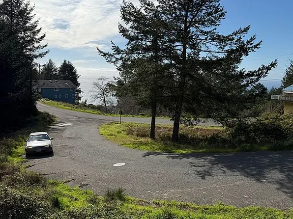 19 Vista Rd, Whitethorn, CA 95589