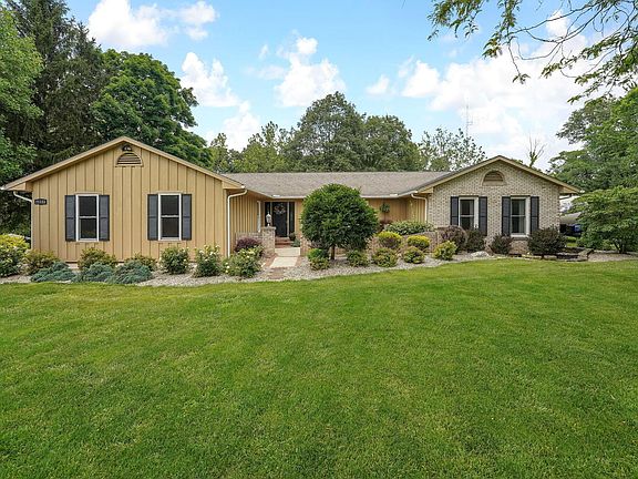 3rd image of 21433 Wintergreen Dr