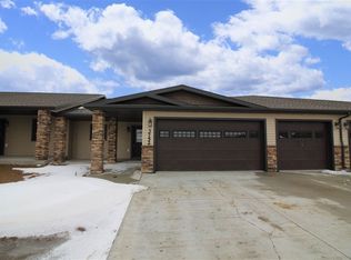 3752 White Pine Cir SE, Minot, ND 58701