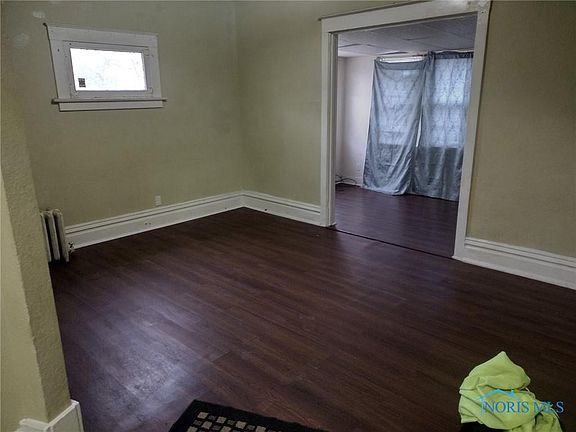 3rd image of 425 Bassett St
