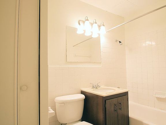 4th image of 2324 Bryant Ave S APT 305