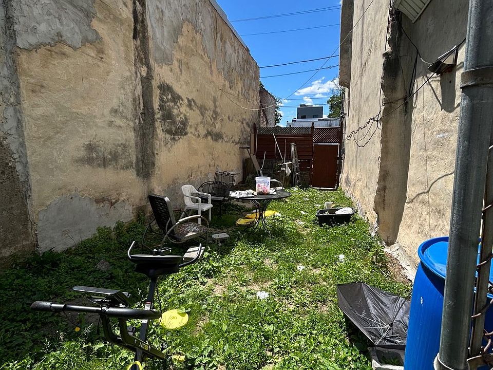 1st image of 843 N Holly St