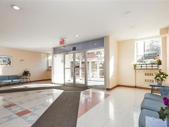 3rd image of 3311 Giles Pl APT 7F