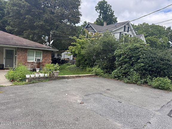 3rd image of 307 Columbia Ave