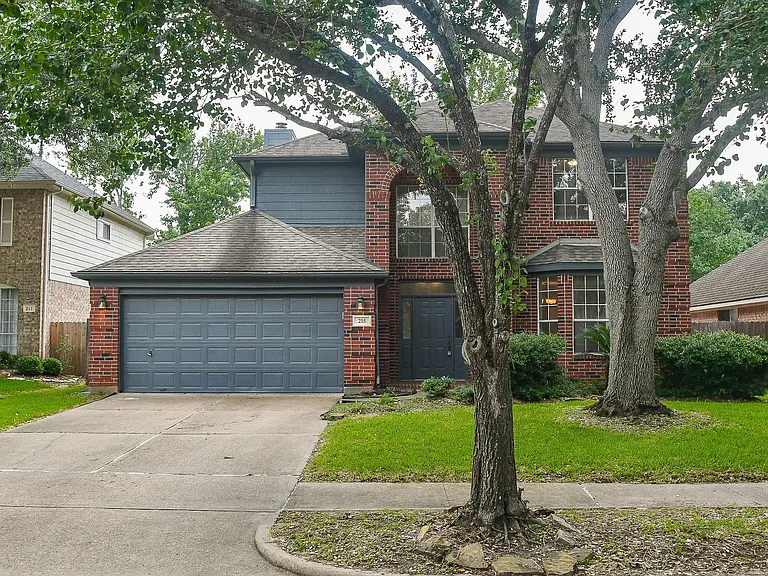 215 Windrift Ct — Photo 3