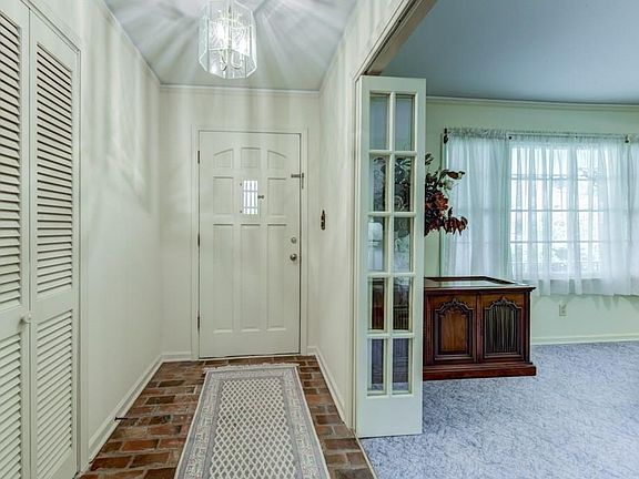 4th image of 3690 Allsborough Dr