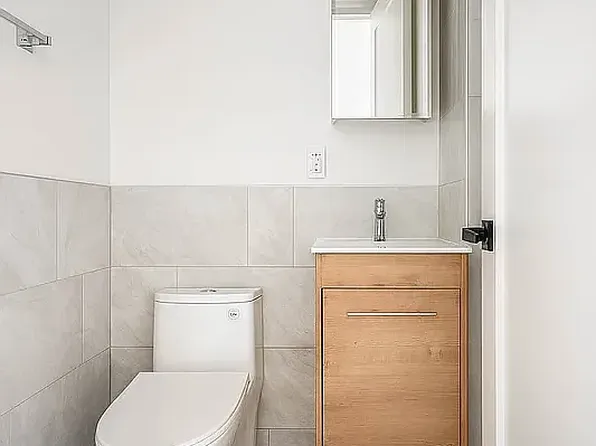 307 West 39th Street image 9 of 9