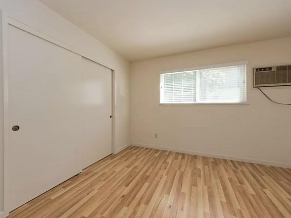4th image of 3780 Moorpark Ave APT 2