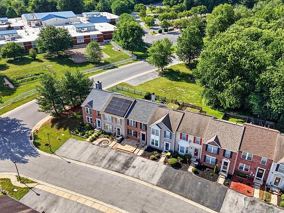 3rd image of 111 W Newtown Pl