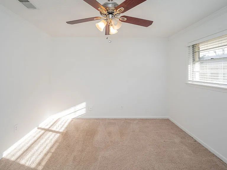 3200 Hillside Ave — Photo 31
