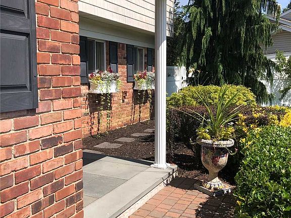2nd image of 44 Glen Ln