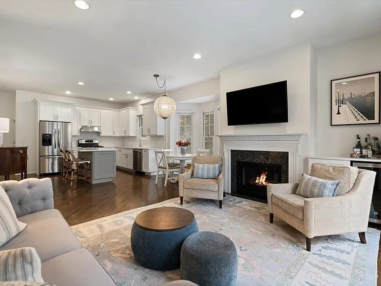 1310 W Fletcher St #1E — Photo 4