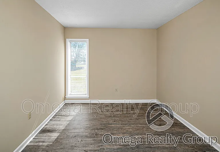South Court Apartments — Photo 18