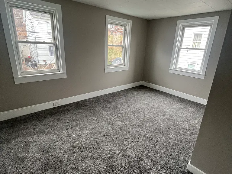 54 Valley St — Photo 4