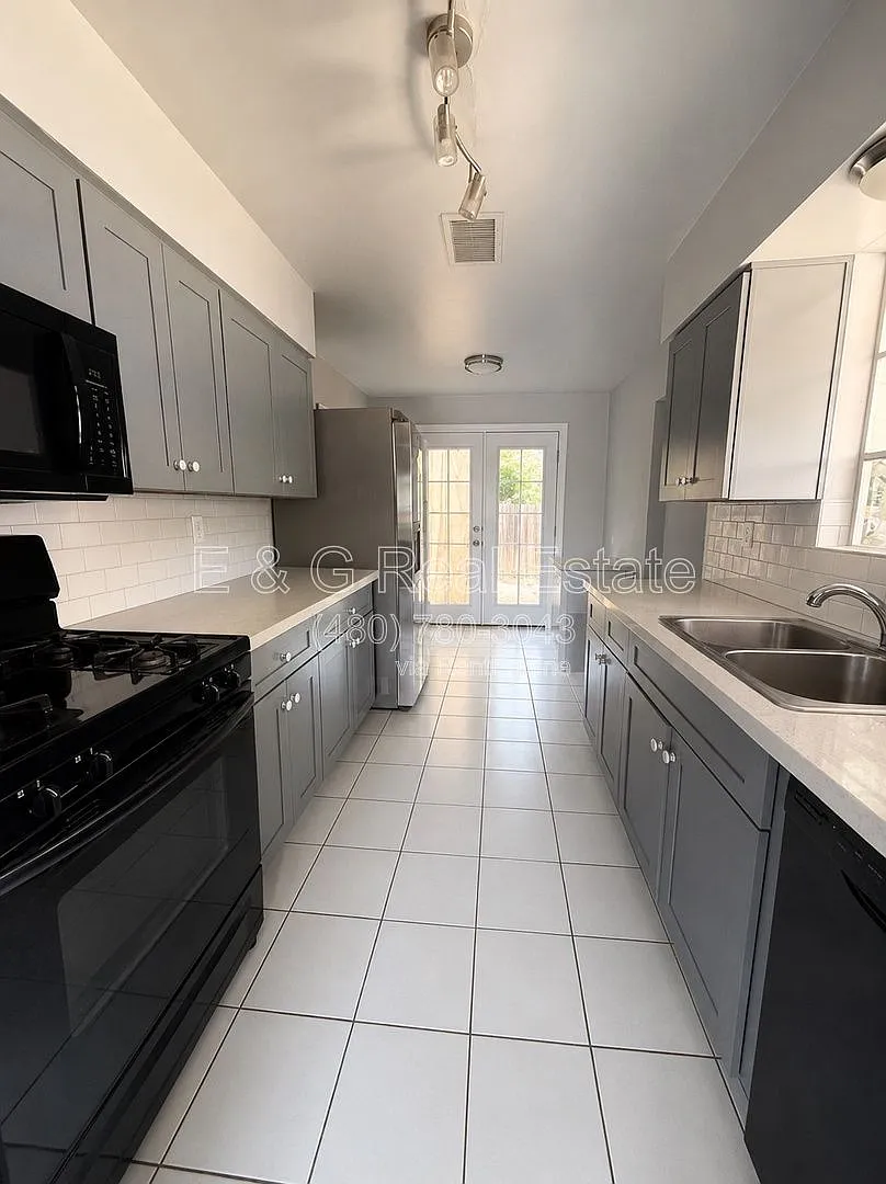4 bed, 2.0 bath, 1751 sqft, $2,695 — Photo 3