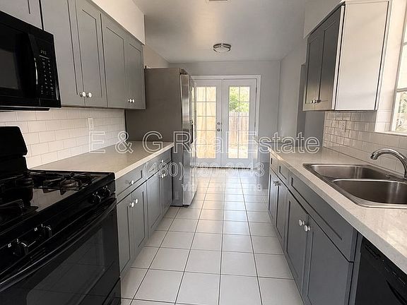 3rd image of 543 W 19th St