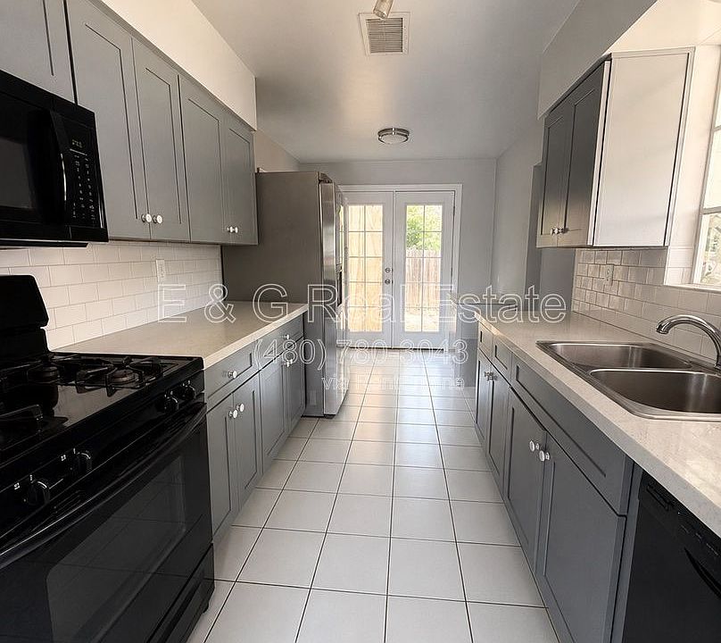 1st image of 543 W 19th St