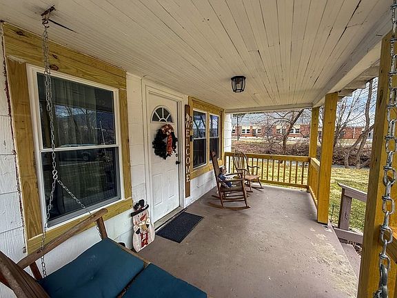 3rd image of 28 Fernwood Dr