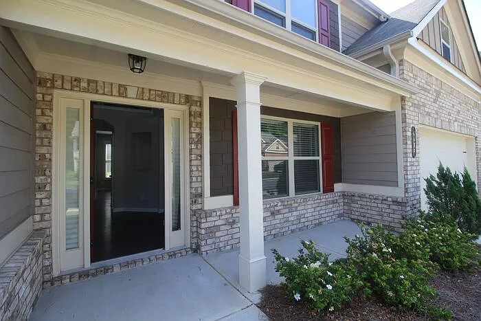5 bed, 3.0 bath, 2847 sqft, $2,395 — Photo 2