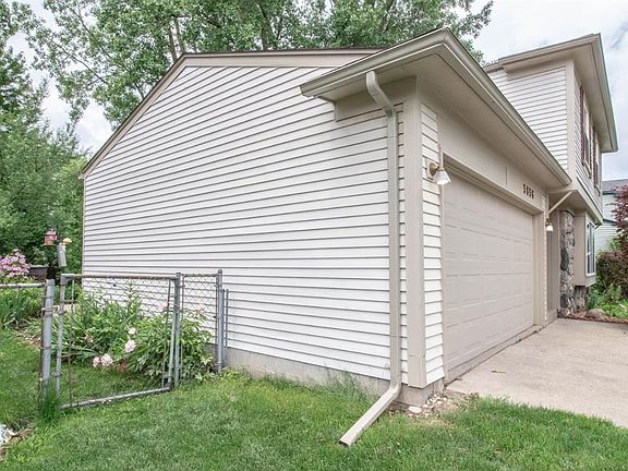 3rd image of 5856 Meadowview St