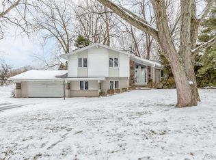 5356 Pocono Dr, West Bloomfield, MI 48323