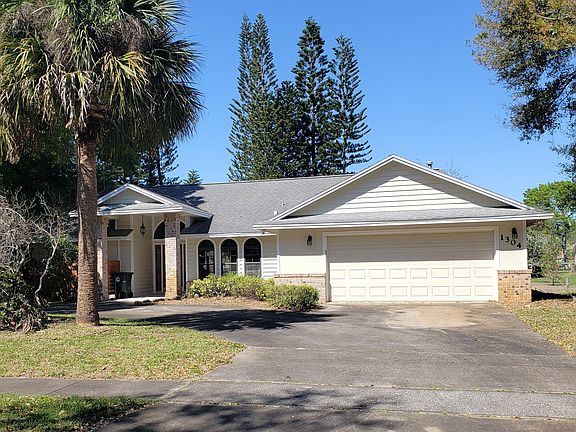 3rd image of 1304 Heritage Acres Blvd