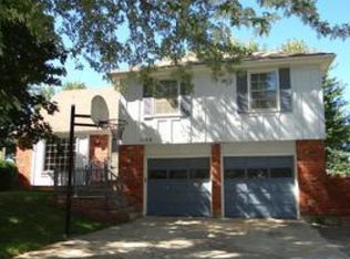 1129 N Walker Ln, Olathe, KS 66061