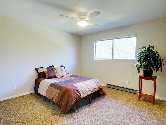 4th image of 7 Shepherd Ln #B
