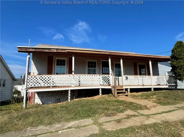 3013 30th St, Nitro, WV 25143