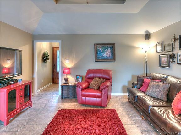 5th image of 4905 Ashley Cir
