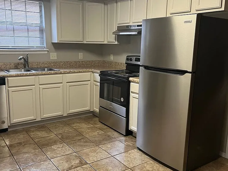 407 Valley Dr — Photo 7