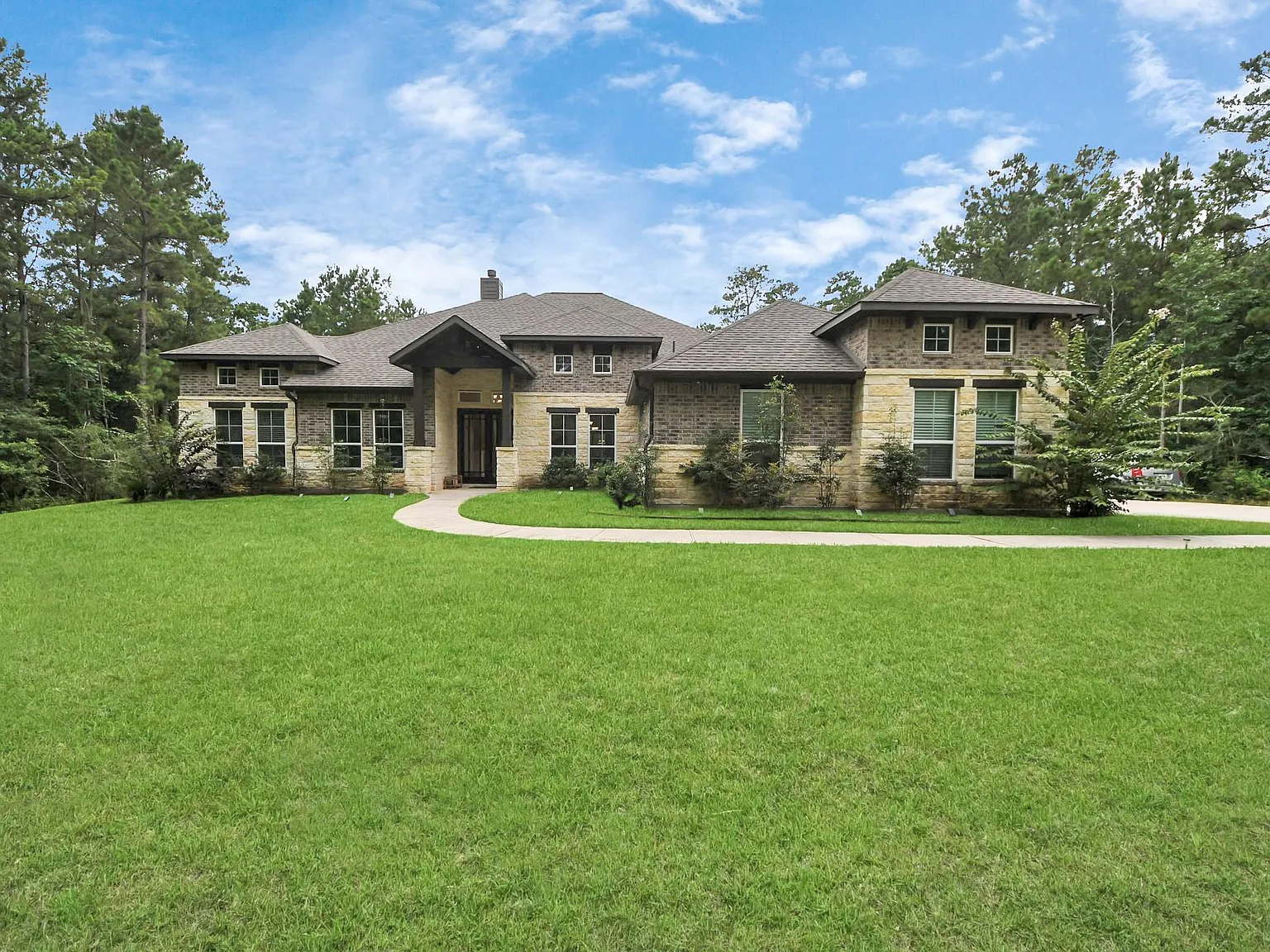 5 bed, 3.5 bath, 3762 sqft, $10,000 — Photo 2