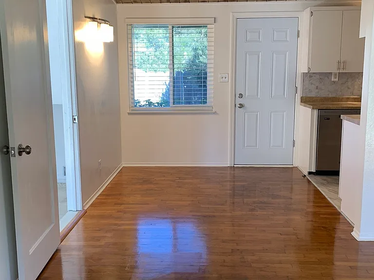 760 Rosemont Ave #1 — Photo 7