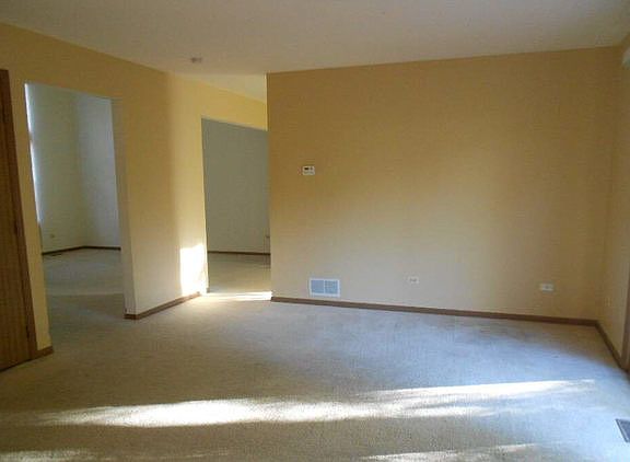 3rd image of 374 Windridge Dr