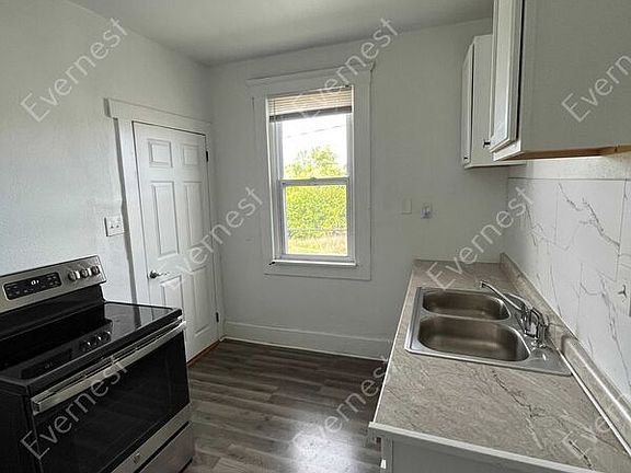 4th image of 6457 Vinewood St