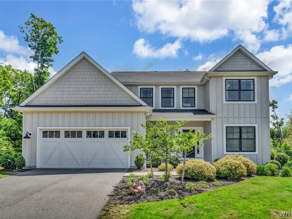 15 Hearthstone Ter, Orchard Park, NY 14127