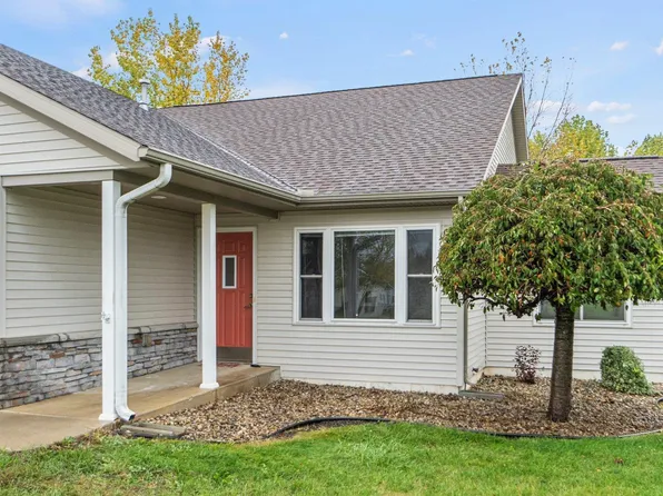 2131 Red Squirrel Ct, Warsaw, IN 46582